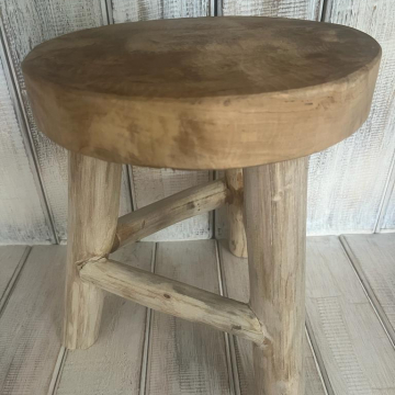 Dřevěná stolička masiv