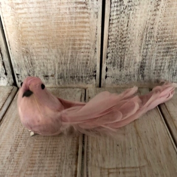 Růžový ptáček z peří