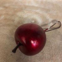 Jablko metalické malé