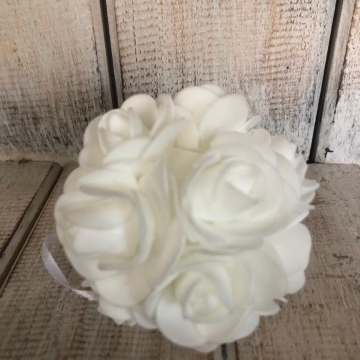 Dekorační koule - bílé růže