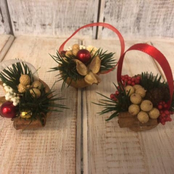 Ořechové skořápky- vánočně dekorované