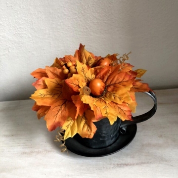 Pozinkovaný květináč v podzimním dekoru