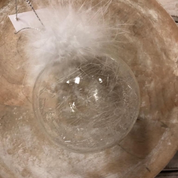 Vánoční skleněná koule s vlákny a peřím pr.8cm